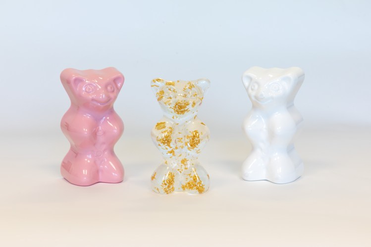 Jean-ka artiste résine BEAU HARRY de différentes couleurs et effets de matière